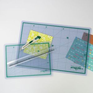 Подложка за рязане А4 / 220 x 300 мм./ - Прозрачна подложка /Attractive/